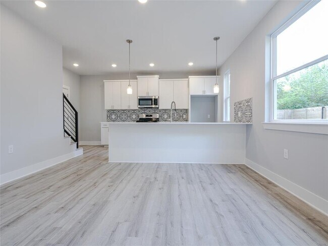 Building Photo - 1042 Rosemont St