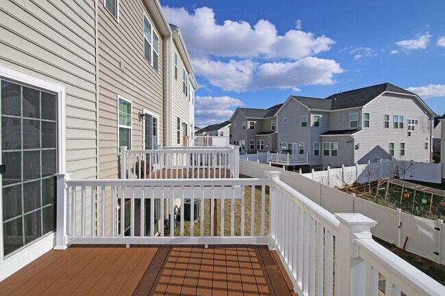 Building Photo - N. Albemarle Townhome Near NGIC/DIA/NGA