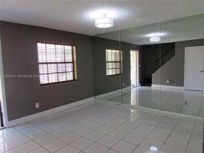 Building Photo - 5555 Ludlam Rd