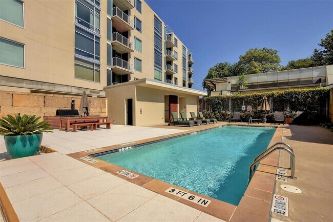 Building Photo - 210 Lee Barton Dr