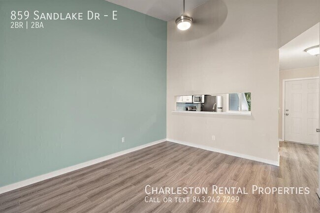 Building Photo - 859 Sandlake Dr