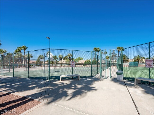 Building Photo - 4749 Califa Dr