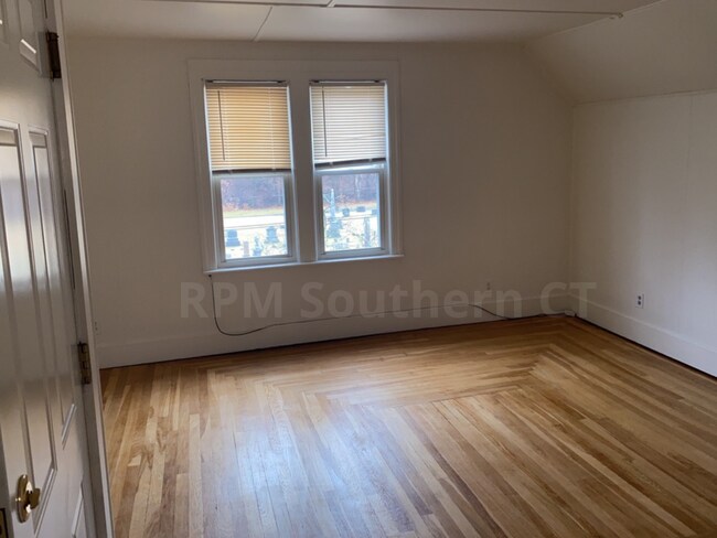 Building Photo - 122 Derby Ave