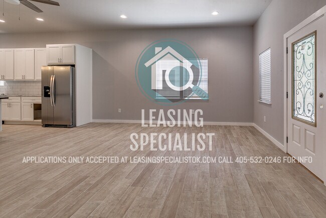 Building Photo - AMAZING NORMAN HOME AVAILABLE TO PRE-LEASE...
