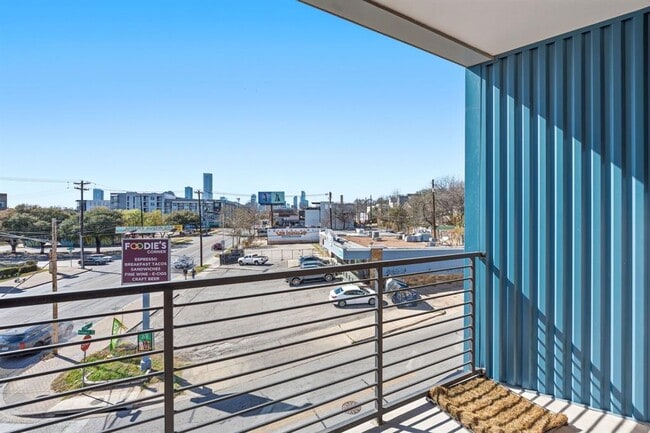 Building Photo - 2220 Webberville Rd