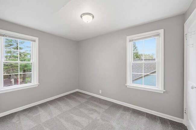 Building Photo - 735 E Mithoff St