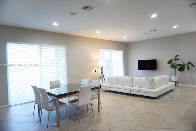 Building Photo - 878 Lavender Cir