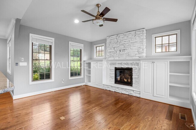 Building Photo - GORGEOUS 4 BEDROOM IN HARDIN VALLEY!!!!