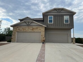Building Photo - Luxury 3/2.5 2 Story Townhouse in NBTX