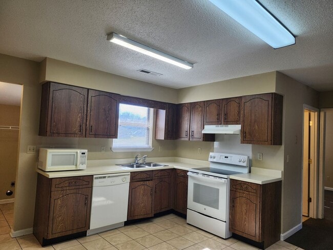 Building Photo - 101 Lytle Rd