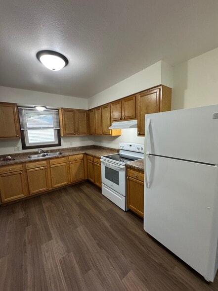 Building Photo - 3129 Runway Ave