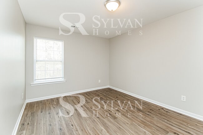 Building Photo - Spacious 4 bedroom colonial available now!