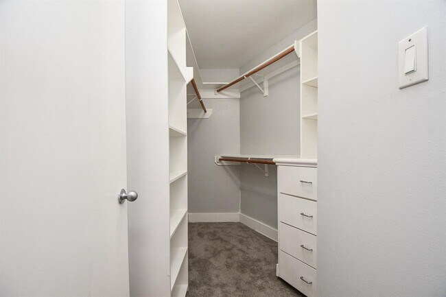 Building Photo - 9711 Marlive Ln