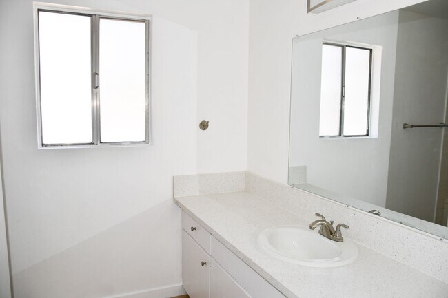 Building Photo - Tularosa (344) West