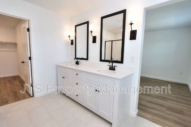 Building Photo - 4256 Aura Way