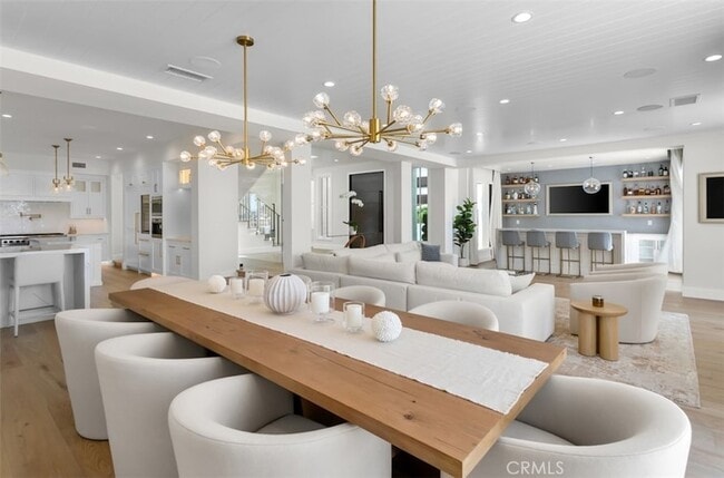 Building Photo - 2401 Bayshore Dr