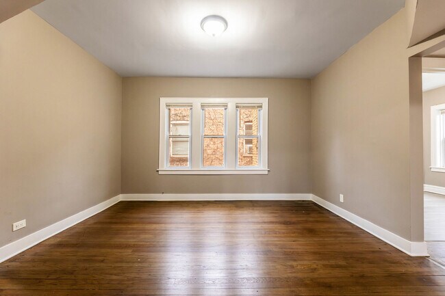 Building Photo - 620 E 73rd St