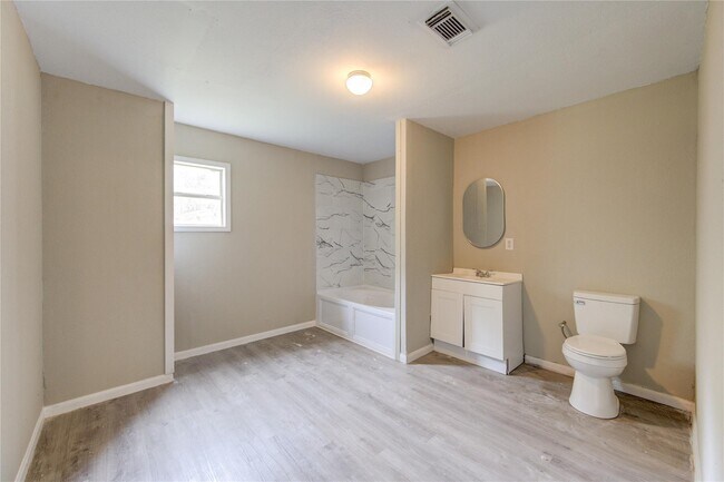 Building Photo - 808 TX-393 Loop