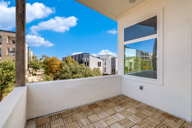 Building Photo - 4977 Zuma Ct