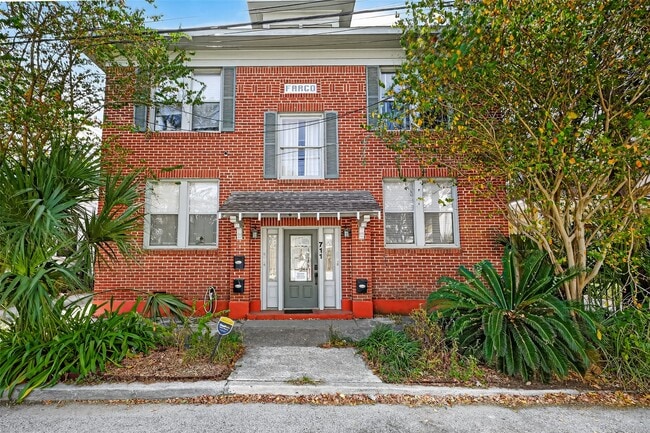 Primary Photo - 711 Fargo St