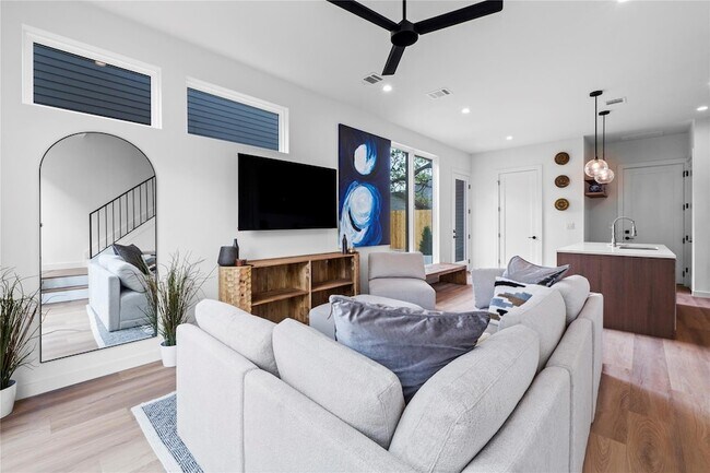 Building Photo - 506 Krebs Ln