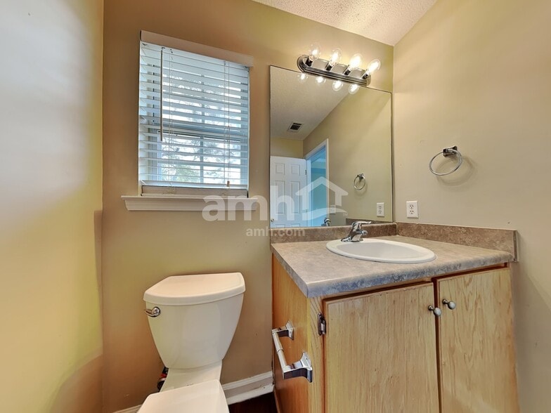 Building Photo - 109 W Tahoe Dr