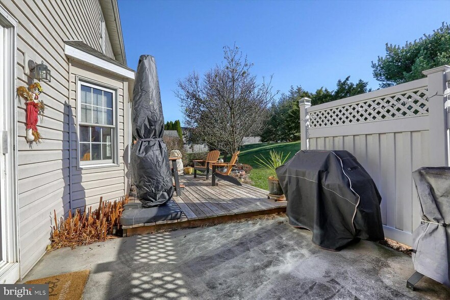 Building Photo - 19 Sycamore Dr