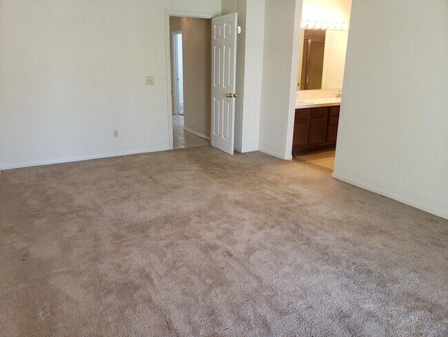 Building Photo - 68412 Descanso Cir