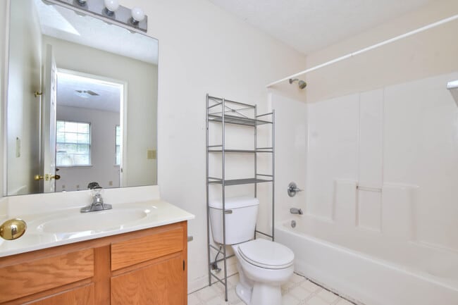 Building Photo - 537 Deaton Pl