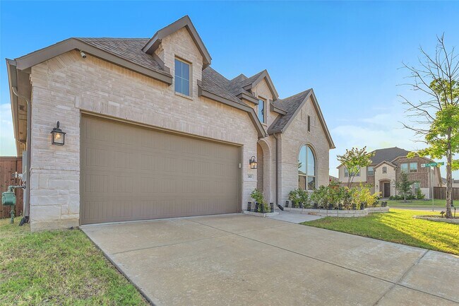 Building Photo - 1805 Everglades Dr