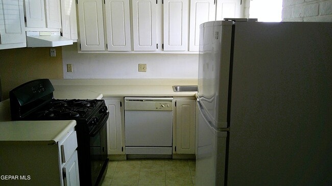 Building Photo - 3022 E Glen Dr