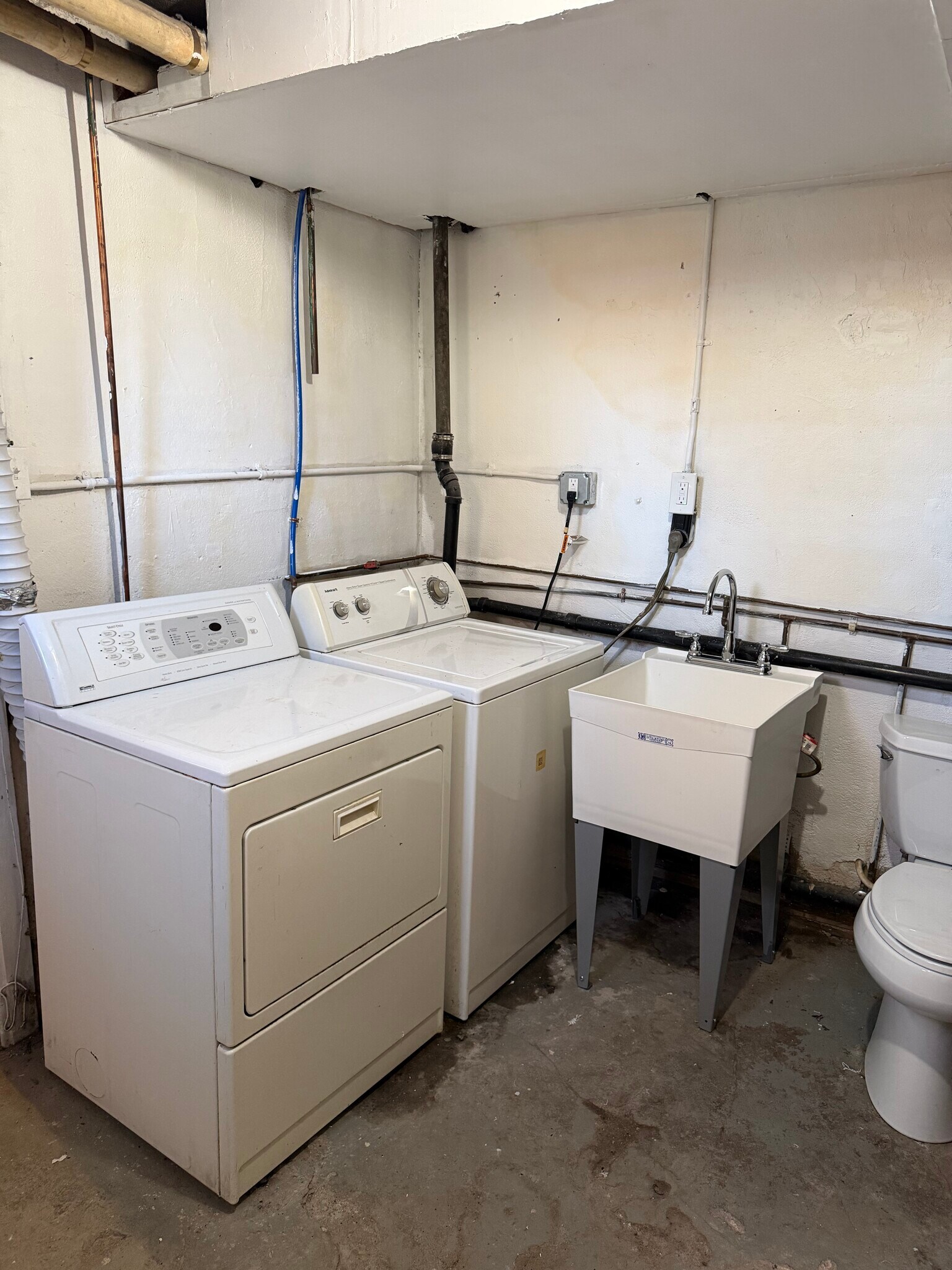 Building Photo - 2933 E 14th Ave