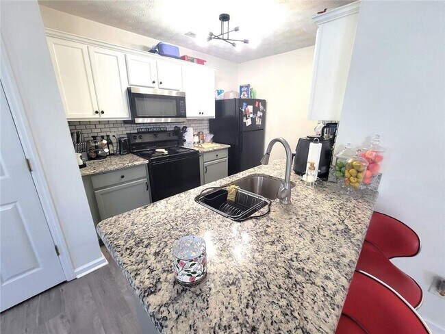 Building Photo - 1319 Revelstoke Cove