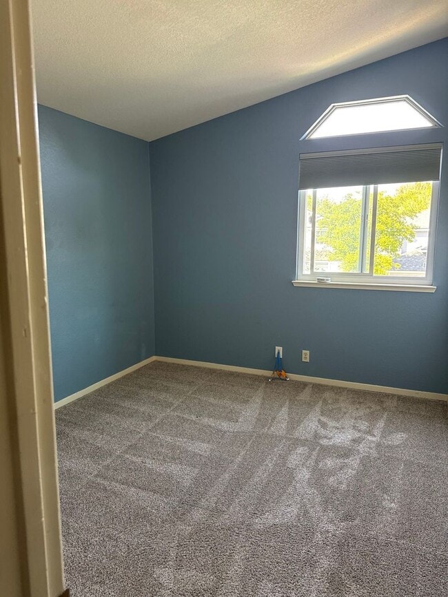 Building Photo - Crystal Lake Home For Rent