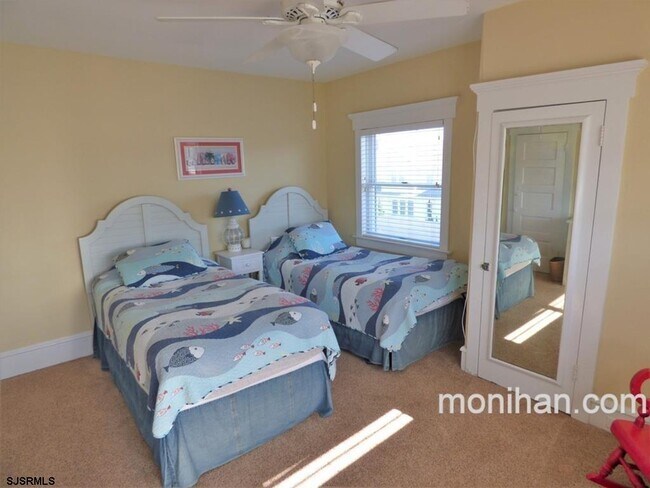Building Photo - 875 Stenton Pl