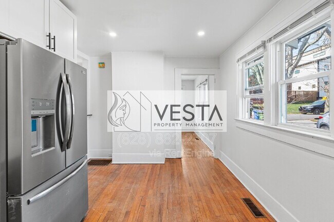 Building Photo - 114 Richmond Ave