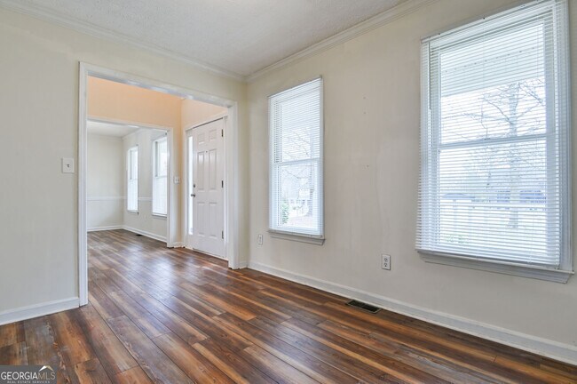 Building Photo - 105 N Oakland Cir