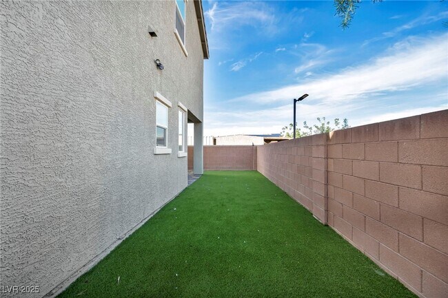 Building Photo - 4054 E Tonopah Ave