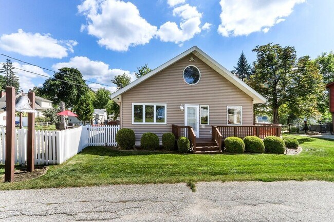 Building Photo - Lake Como Cozy Furnished Loft Available for Monthly & Mid-Term Rentals