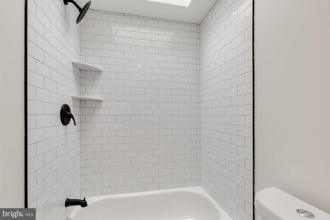 Building Photo - 2039 E Letterly St