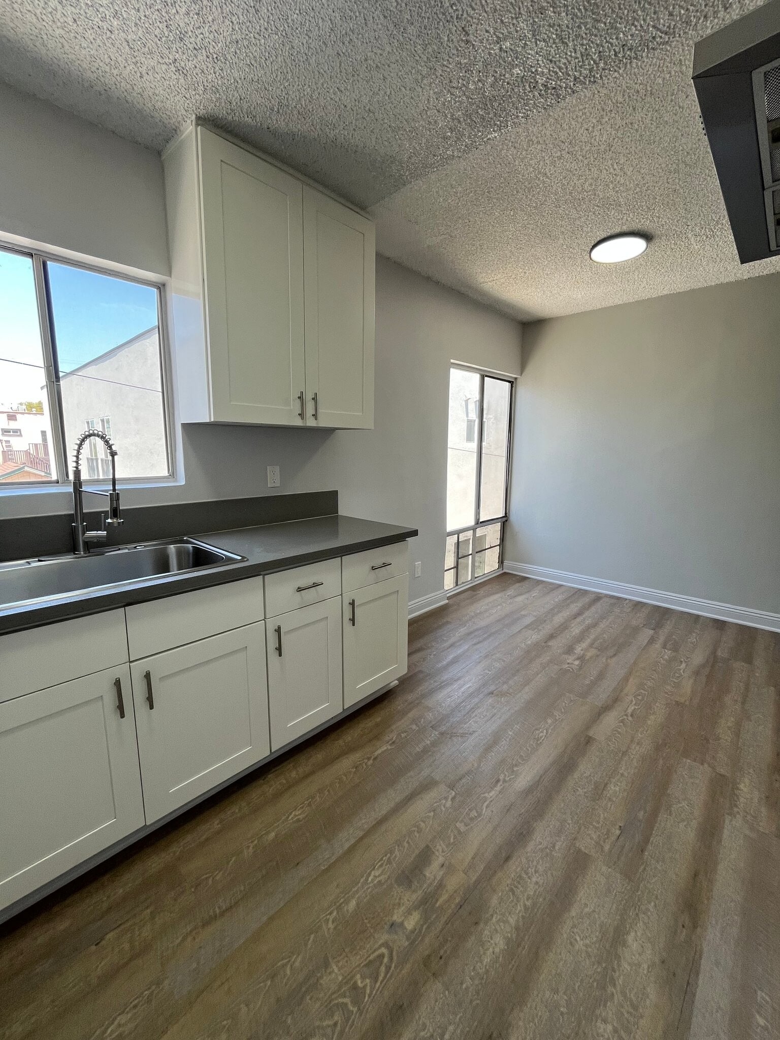 Building Photo - 641 W 92nd St