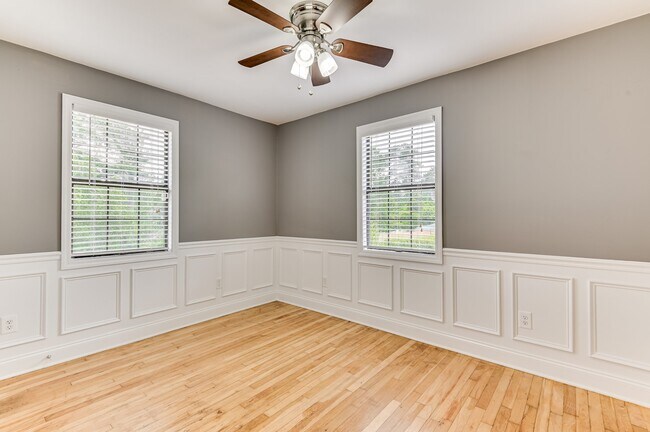 Building Photo - 2446 Young Dr