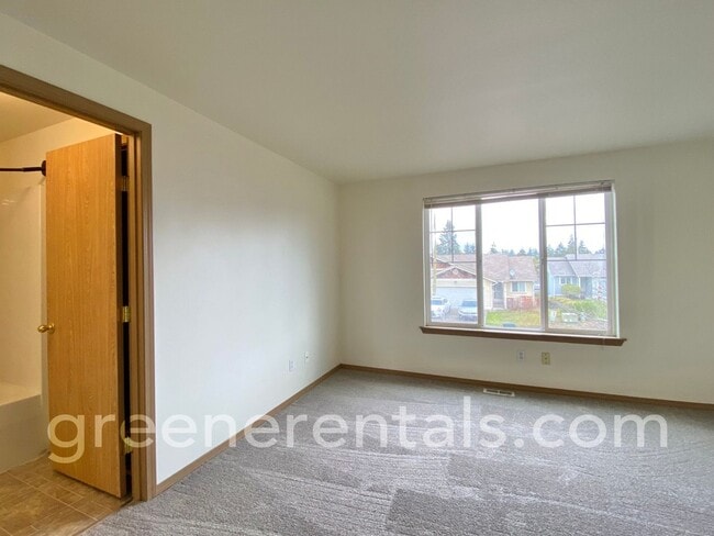 Building Photo - 3BR 2BA Townhouse Located off Steilacoom Rd