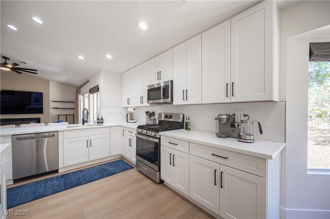 Building Photo - 2548 Tumble Brook Dr