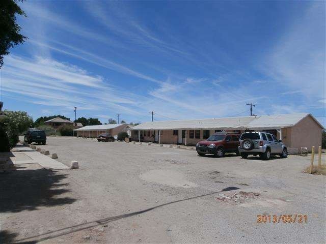 Building Photo - 702 S Riebe Ave