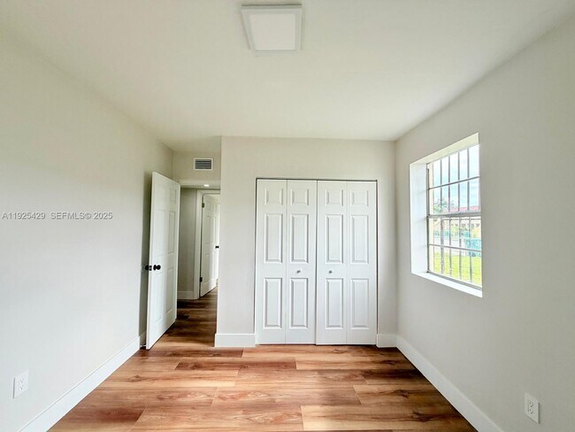 Building Photo - 4801 NW 33rd Ave