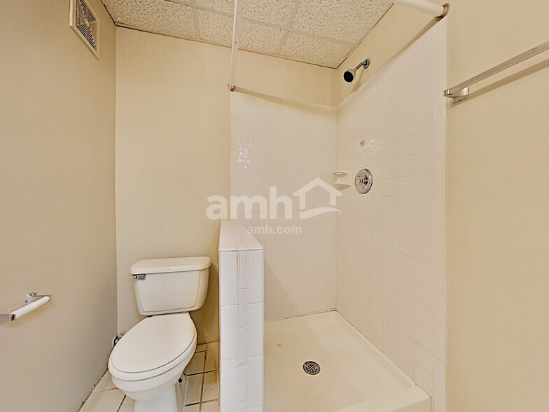 Building Photo - 1 Arbor Cove Dr
