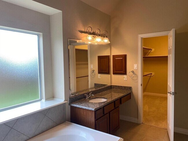 Building Photo - 2506 Orchid Creek Dr