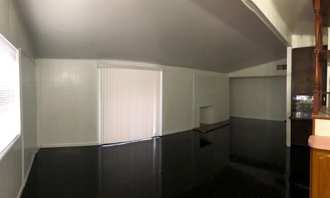 Building Photo - 5516 Heron Ave