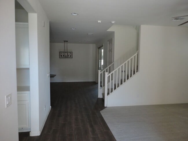 Building Photo - Great Rental Location